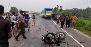 মানিকগঞ্জে ট্রাক ও মোটরসাইকেল সংঘর্ষে নিহত ১, আহত ৬